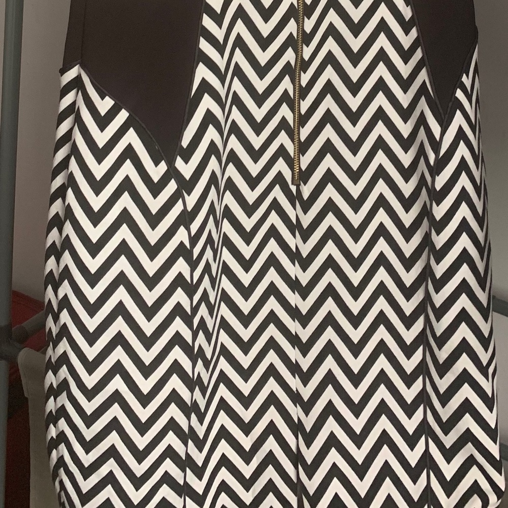 H&M dress in perfect condition. 001 - Picture 3 of 5
